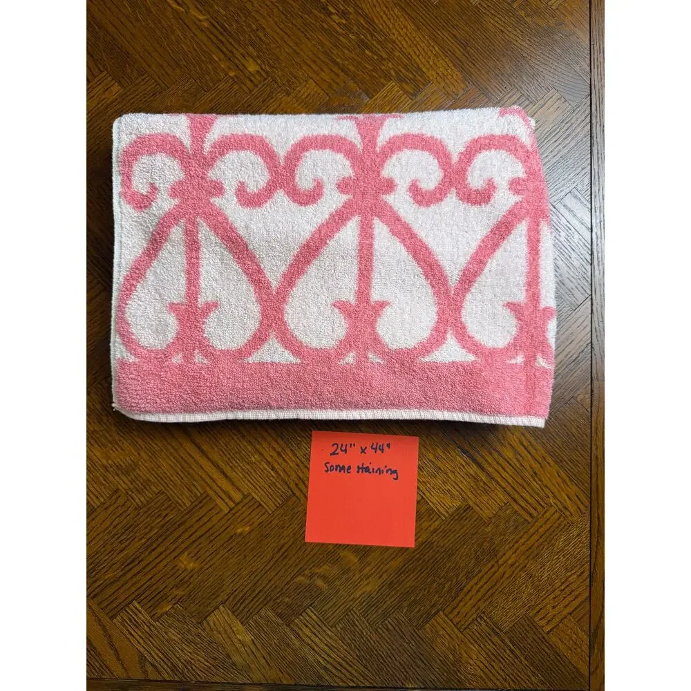 VINTAGE white and pink bath towel